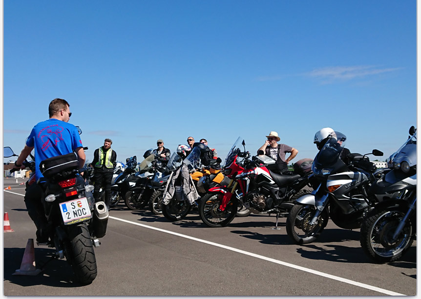BMW Motorrad Fahrsicherheitstraining beim BIKE-CHECKER